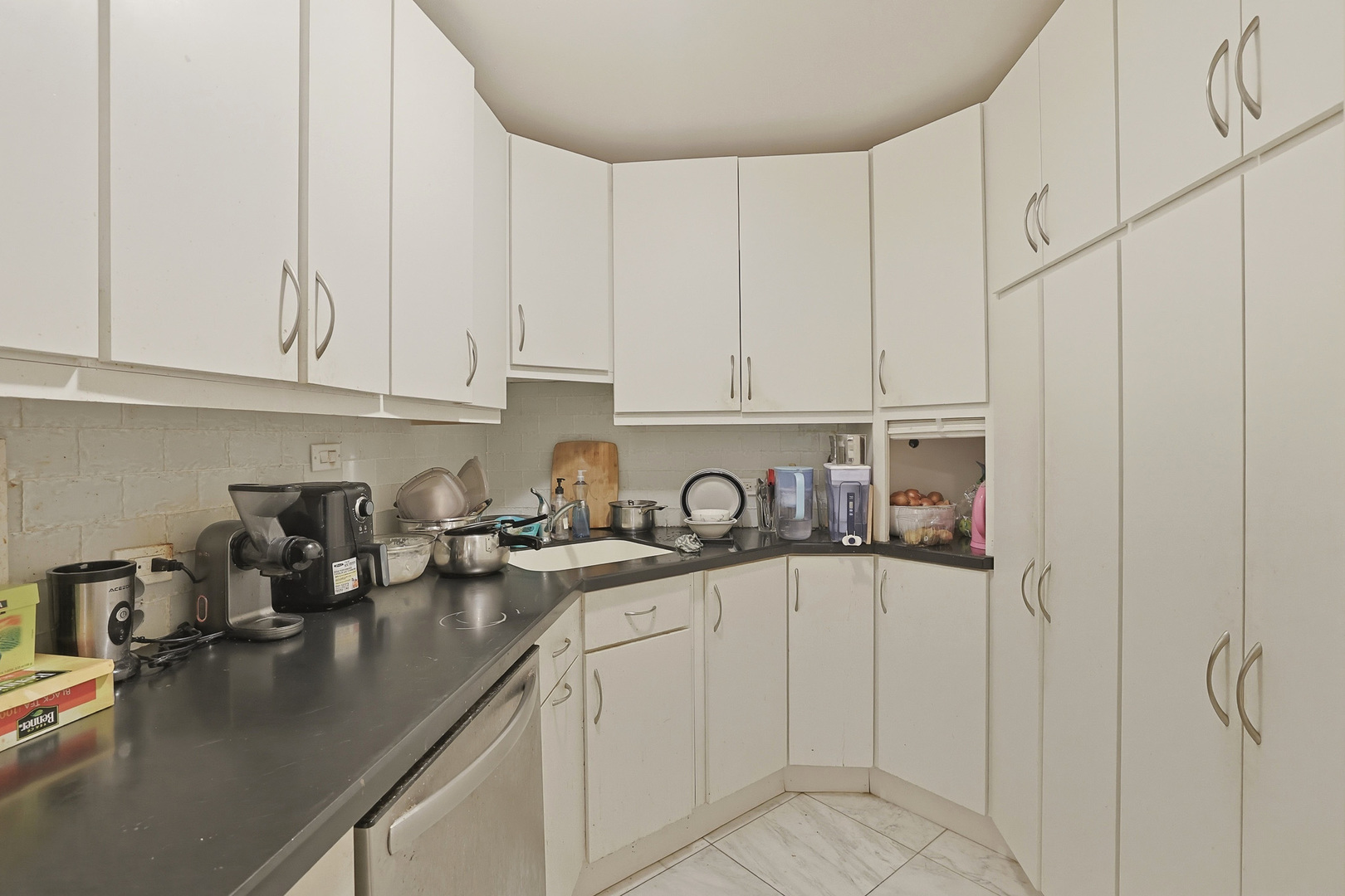 5701 North Sheridan Road, Unit 3E Chicago, IL 60660 - Photo 17 of 21