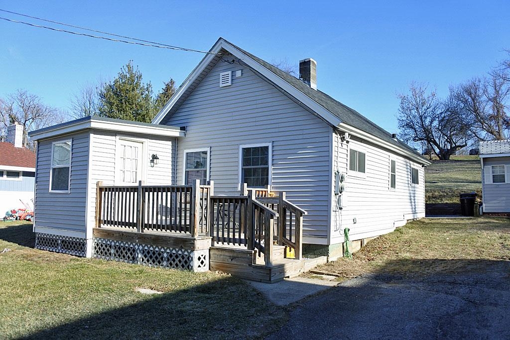226 Mussey Street Rutland, VT 05701 - Photo 2 of 40