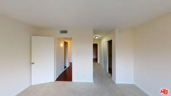 $3,190 | 4520 Natick Avenue, Unit 307, Sherman Oaks, CA 91403