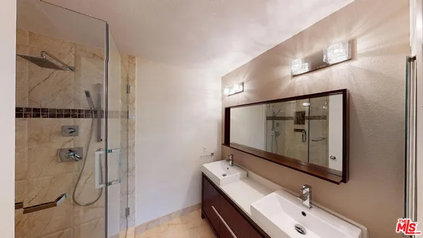 $3,190 | 4520 Natick Avenue, Unit 307, Sherman Oaks, CA 91403