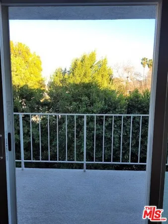 $3,190 | 4520 Natick Avenue, Unit 307, Sherman Oaks, CA 91403