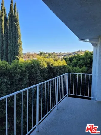 $3,190 | 4520 Natick Avenue, Unit 307, Sherman Oaks, CA 91403