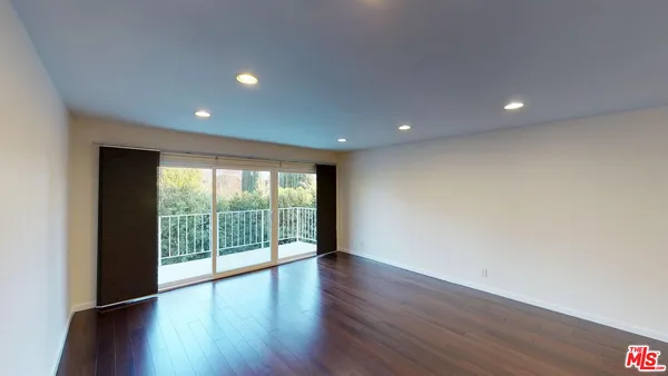 $3,190 | 4520 Natick Avenue, Unit 307, Sherman Oaks, CA 91403