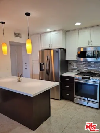 $3,190 | 4520 Natick Avenue, Unit 307, Sherman Oaks, CA 91403