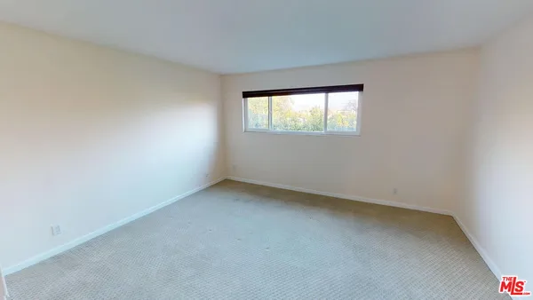 $3,190 | 4520 Natick Avenue, Unit 307, Sherman Oaks, CA 91403