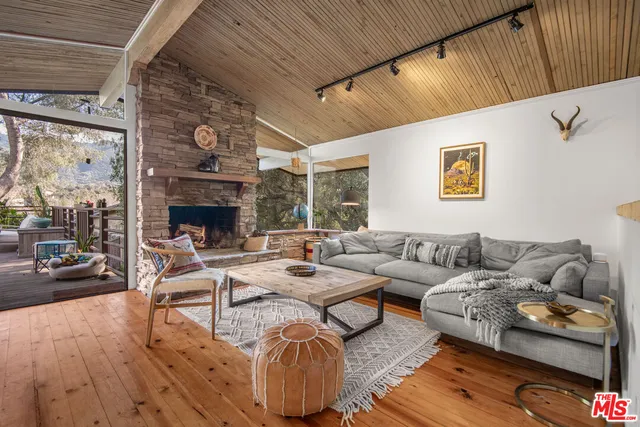 a view of a kitchen and dining room