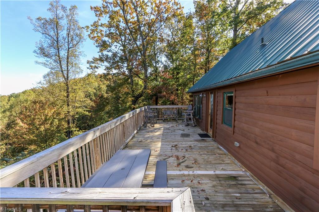 2701 Buck Mountain Road Purlear, NC 28665 - Photo 4 of 30