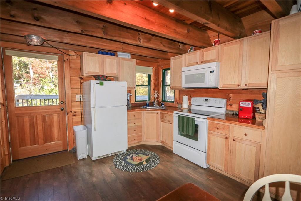 2701 Buck Mountain Road Purlear, NC 28665 - Photo 7 of 30