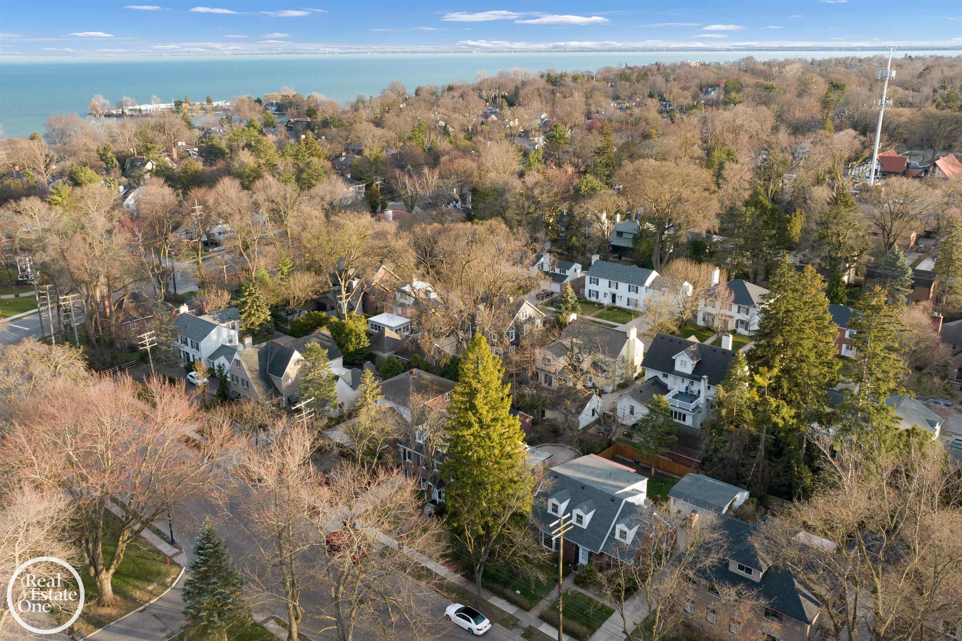 71 Moross Road Grosse Pointe, MI 48236 - Photo 18 of 48 50141643-05E5BA4D-86B9-4748-8231-37AFBFE0AA73.JPG