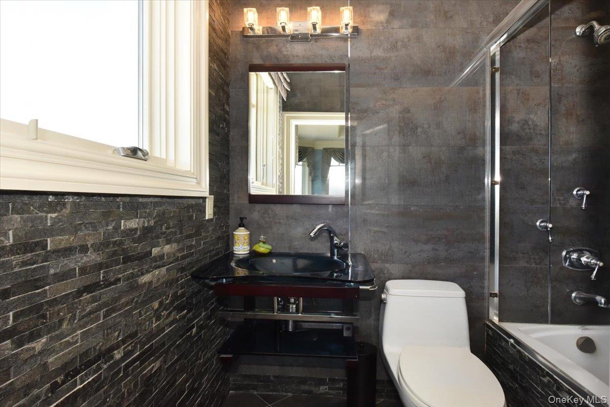 3510 Riverside Drive Oceanside, NY 11572 - Photo 30 of 38