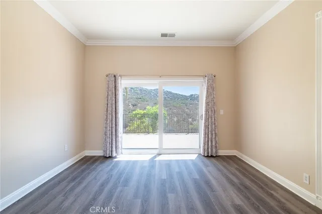 a view of a entrance gate of the house