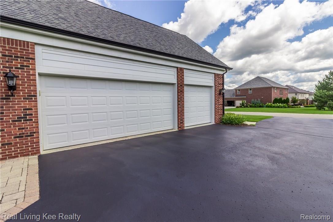 4140 Plum Lane Rochester, MI 48306 - Photo 4 of 57 Exteriors 7.jpg