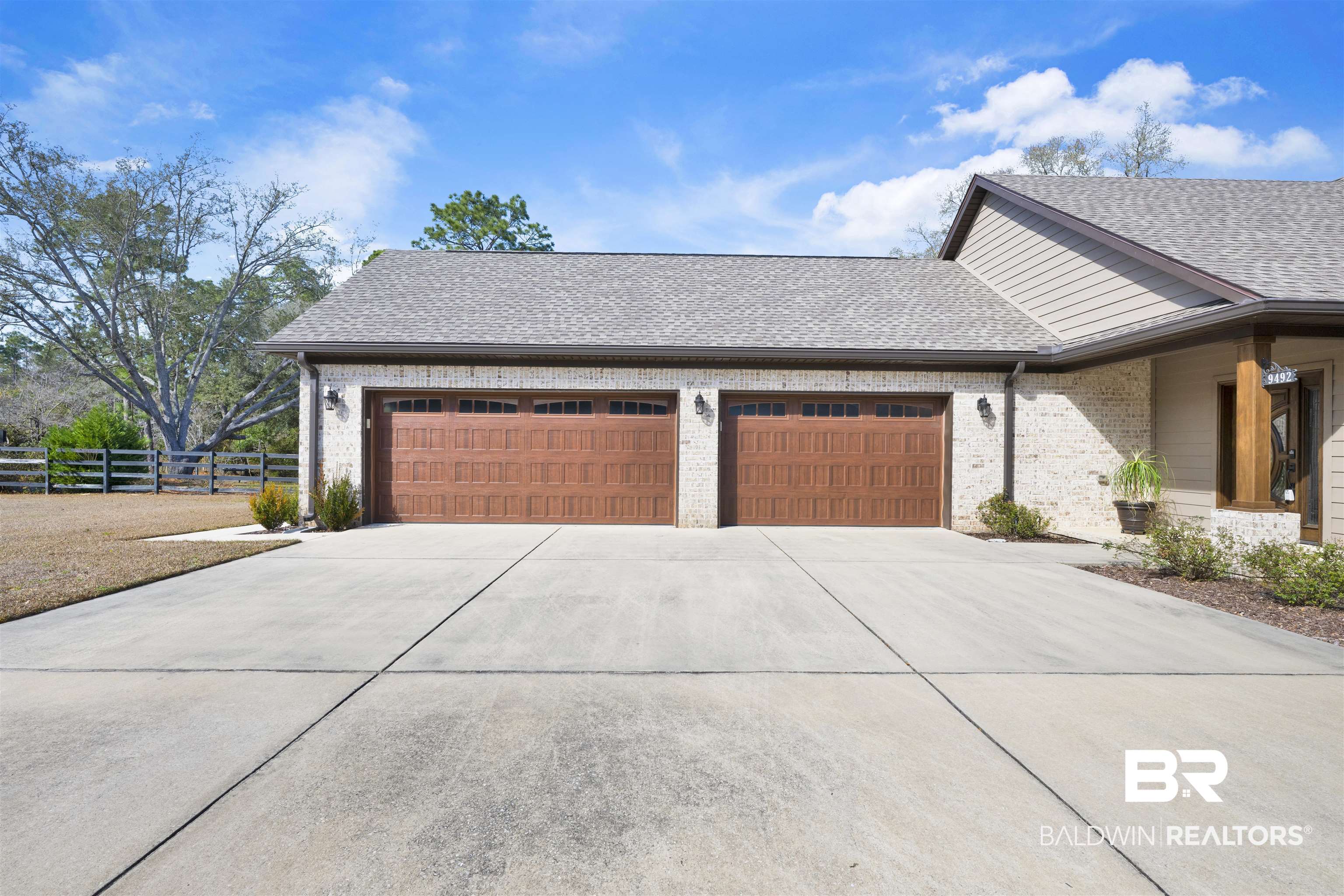 9492 Neumann Drive Elberta, AL 36530 - Photo 5 of 47 Garage