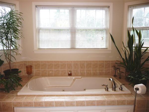 89 North End Road Townsend, MA 01469 - Photo 10 of 19 a bathroom with a bathtub