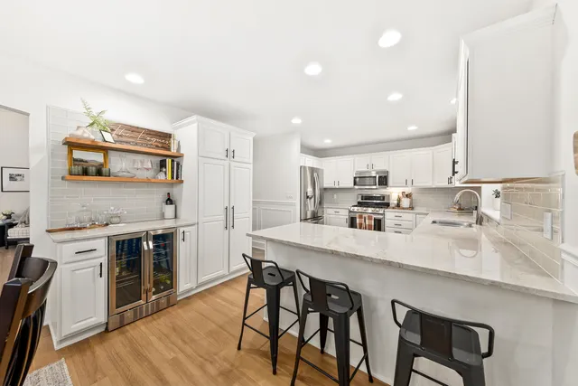 $799,500 | 337 Sand Hill Lane, Dousman, WI 53118