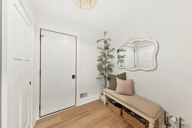 $799,500 | 337 Sand Hill Lane, Dousman, WI 53118