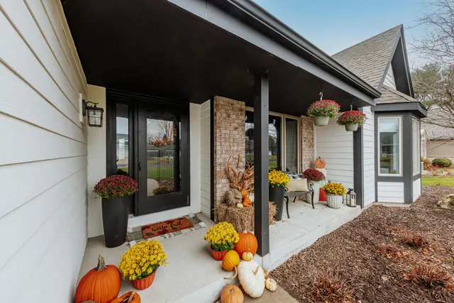 $799,500 | 337 Sand Hill Lane, Dousman, WI 53118