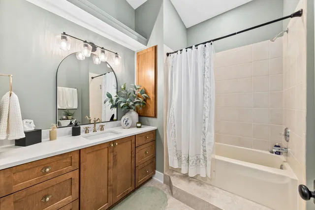 $799,500 | 337 Sand Hill Lane, Dousman, WI 53118