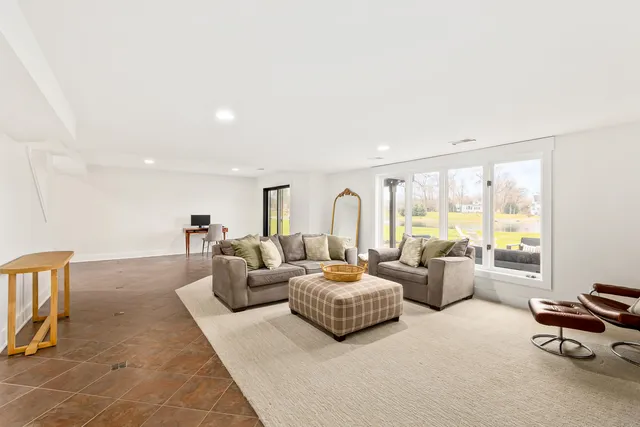 $799,500 | 337 Sand Hill Lane, Dousman, WI 53118