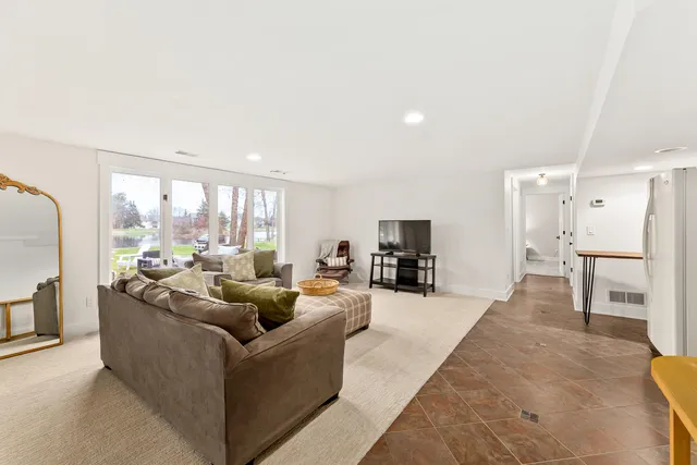 $799,500 | 337 Sand Hill Lane, Dousman, WI 53118