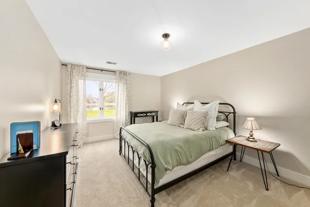 $799,500 | 337 Sand Hill Lane, Dousman, WI 53118