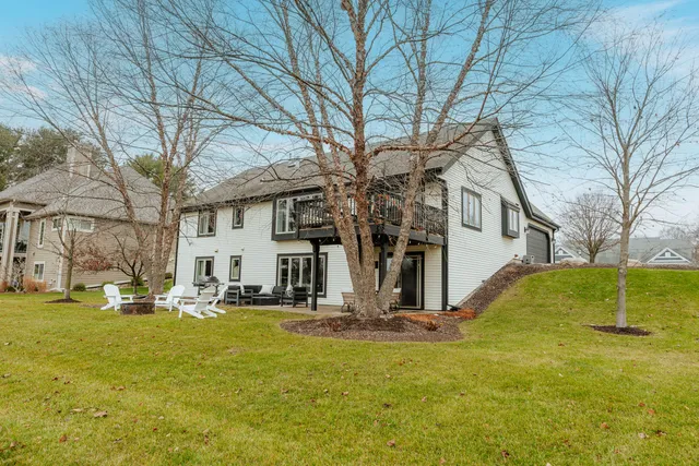 $799,500 | 337 Sand Hill Lane, Dousman, WI 53118