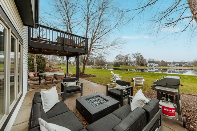 $799,500 | 337 Sand Hill Lane, Dousman, WI 53118