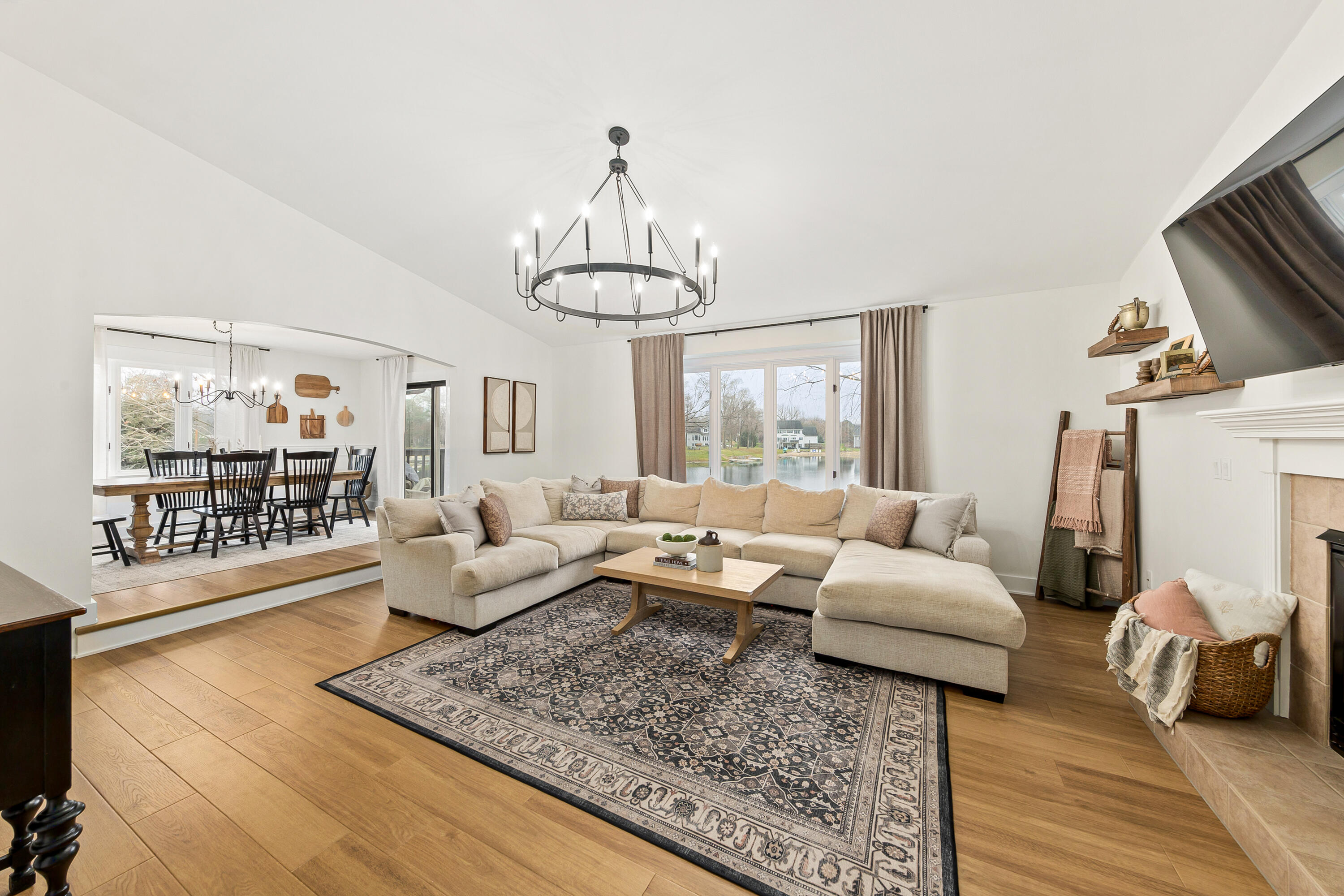 337 Sand Hill Lane Dousman, WI 53118 - Photo 7 of 41 Great Room