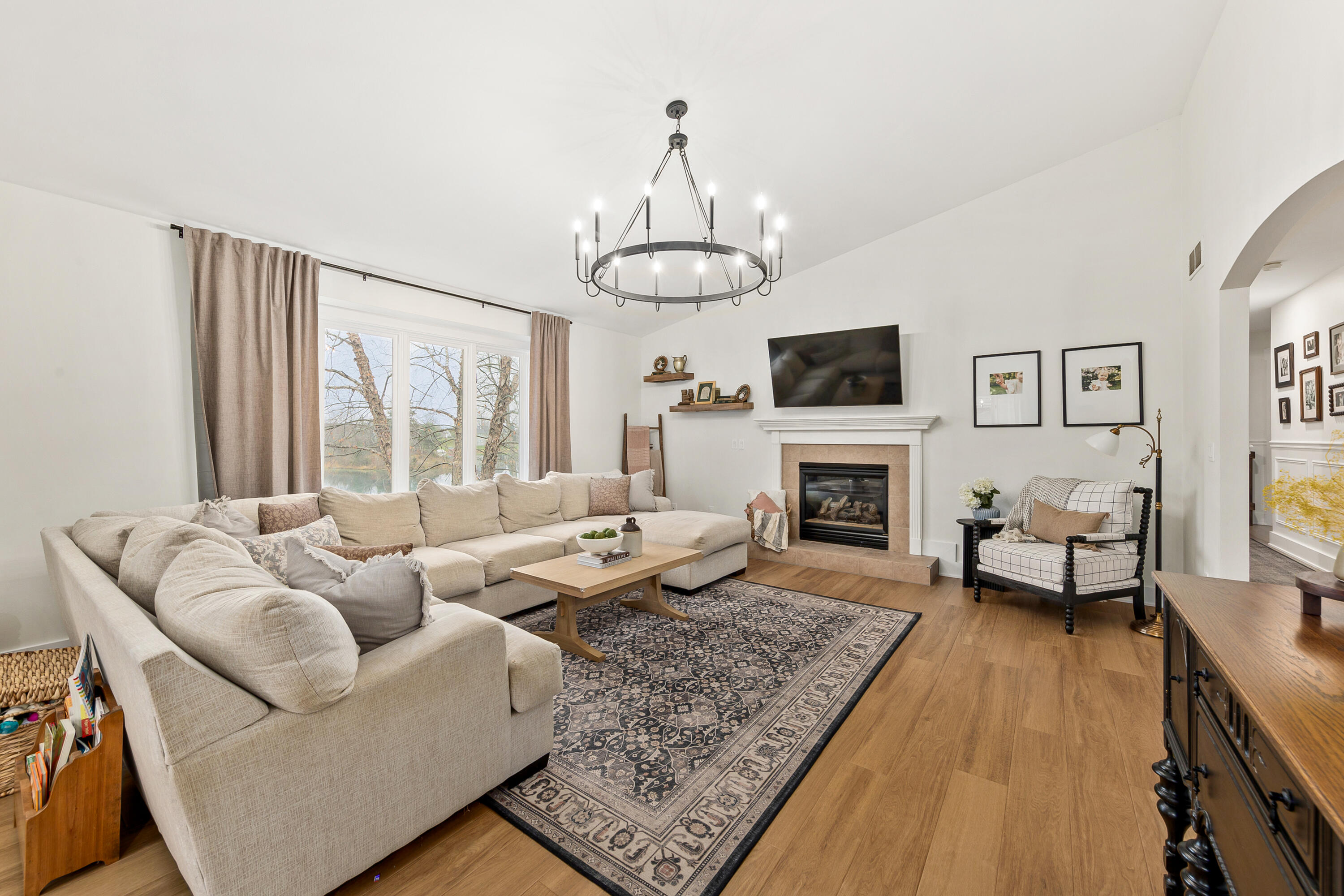 337 Sand Hill Lane Dousman, WI 53118 - Photo 8 of 41 Great Room