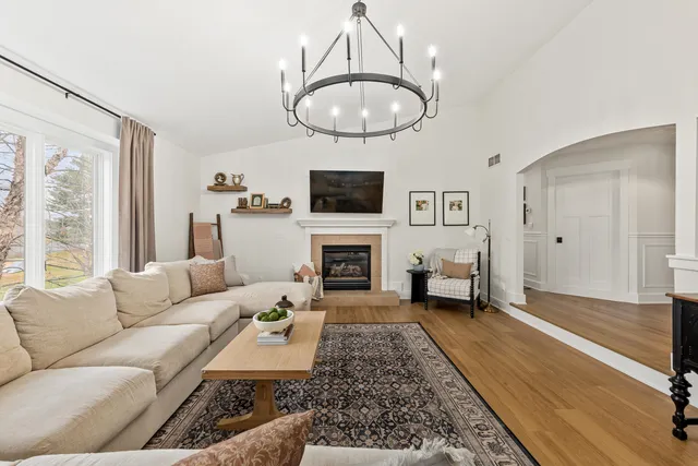 $799,500 | 337 Sand Hill Lane, Dousman, WI 53118