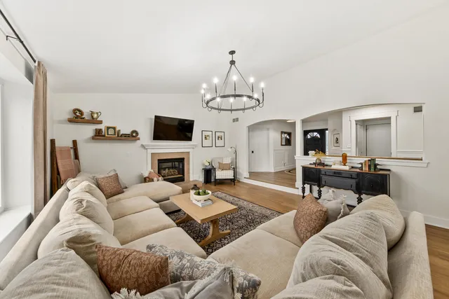 $799,500 | 337 Sand Hill Lane, Dousman, WI 53118