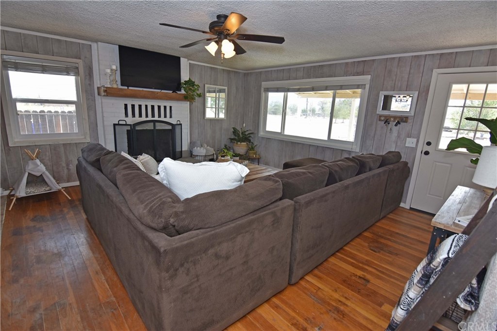 21825 Thunderbird Road Apple Valley, CA 92307 - Photo 4 of 27