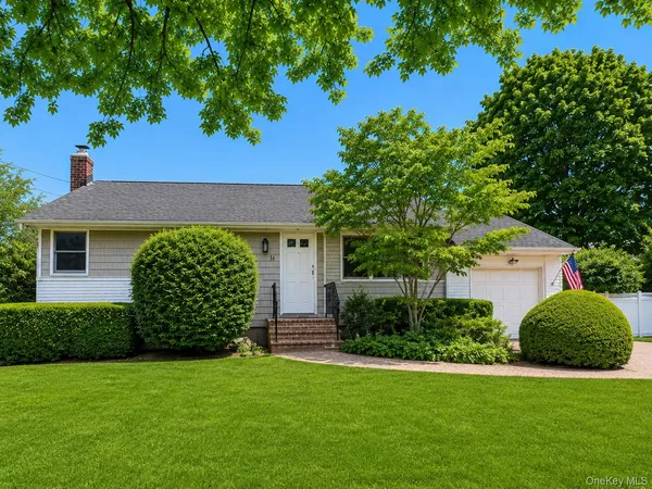 $599,000 | 16 Clay Pitts Road, Greenlawn, NY 11740