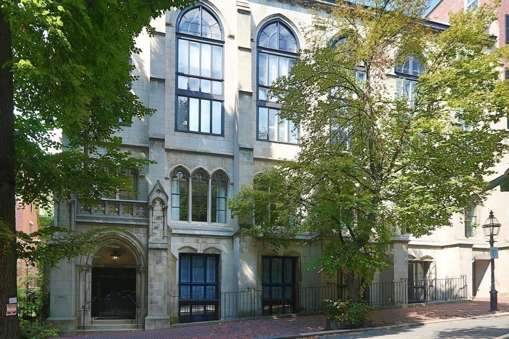 27 Chestnut Street, Unit 1B Boston, MA 02108 - Photo 13 of 14 front view of a building