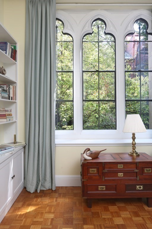 27 Chestnut Street, Unit 1B Boston, MA 02108 - Photo 4 of 14 a living room with a bed furniture and a window
