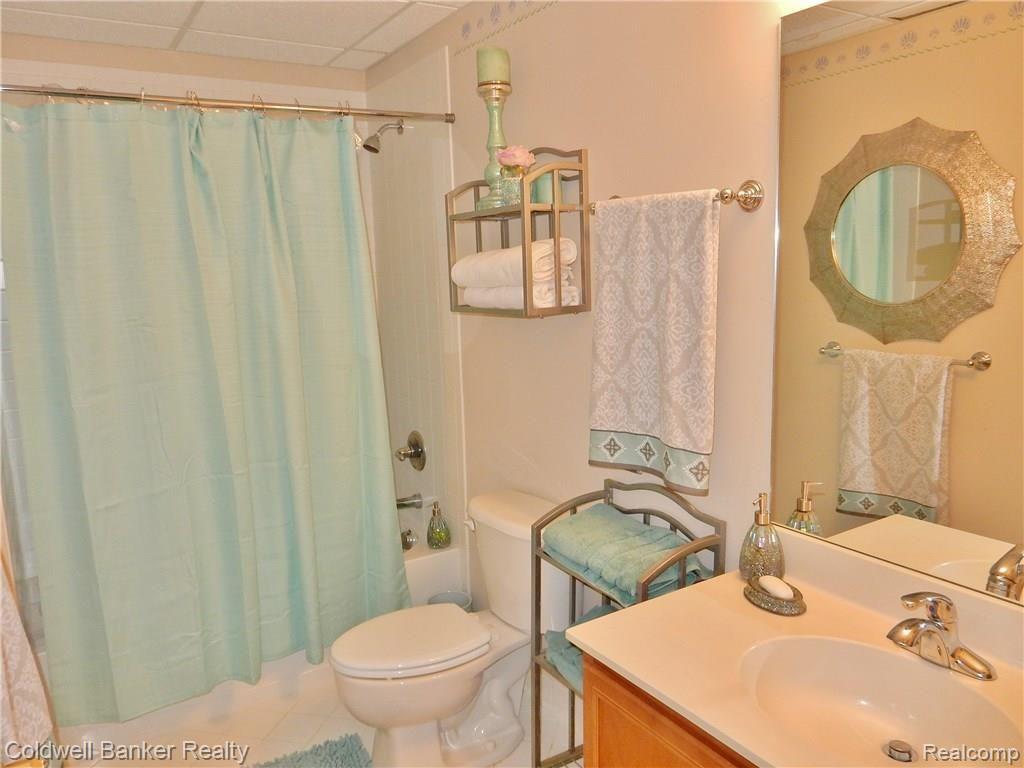 49650 Timber Trail Novi, MI 48374 - Photo 17 of 19