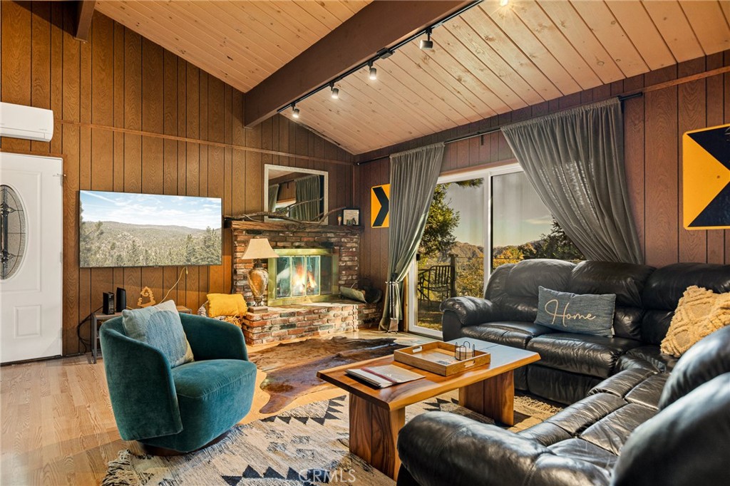 999 Mercury Way Crestline, CA 92325 - Photo 2 of 46