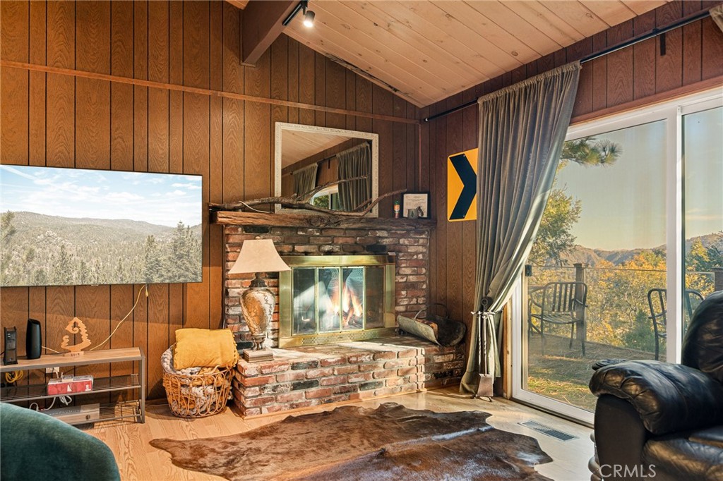 999 Mercury Way Crestline, CA 92325 - Photo 6 of 46