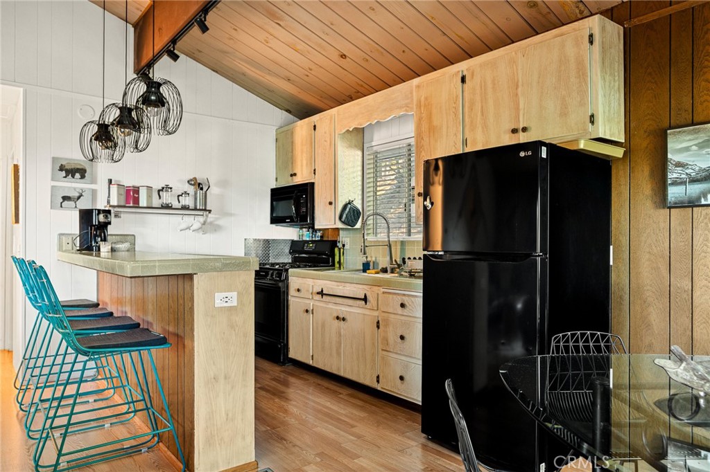 999 Mercury Way Crestline, CA 92325 - Photo 7 of 46