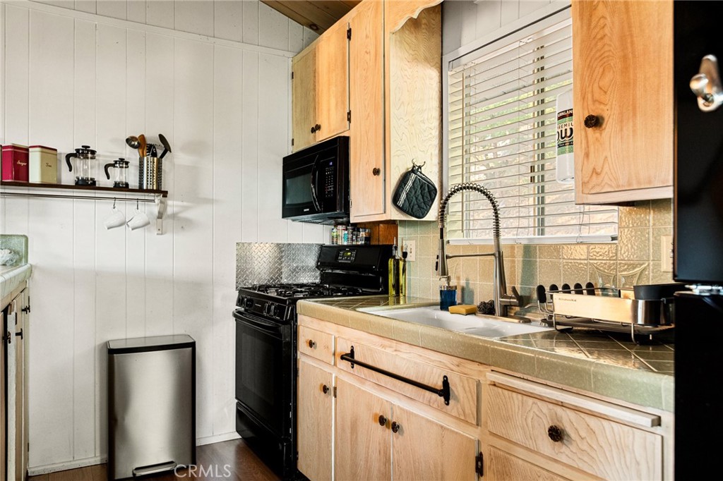 999 Mercury Way Crestline, CA 92325 - Photo 9 of 46