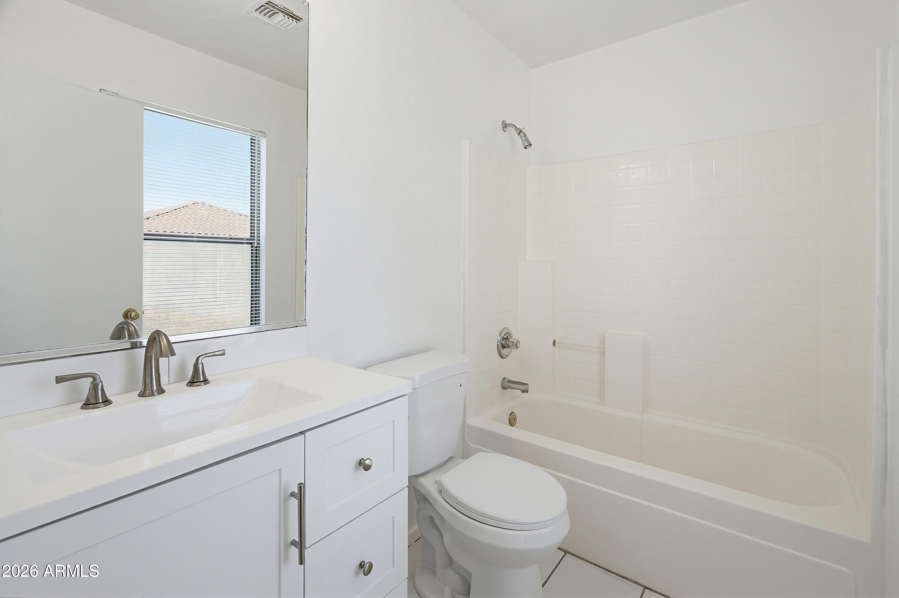 2534 West Roeser Road Phoenix, AZ 85041 - Photo 11 of 23 Primary bathroom