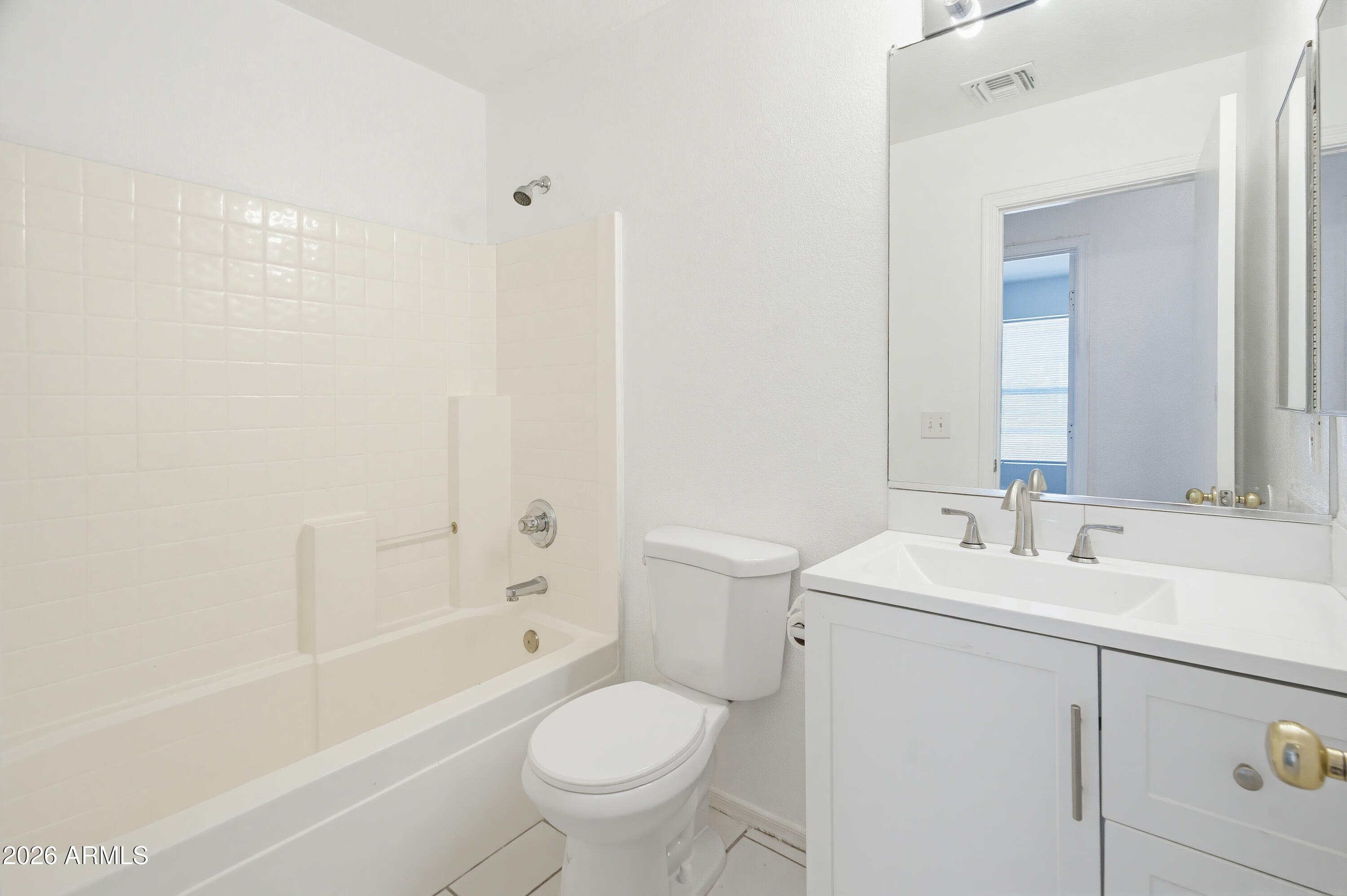 2534 West Roeser Road Phoenix, AZ 85041 - Photo 14 of 23 Guest bathroom