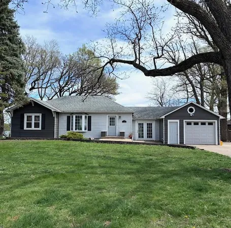 $319,000 | 775 Shoreacres Drive, Fairmont, MN 56031