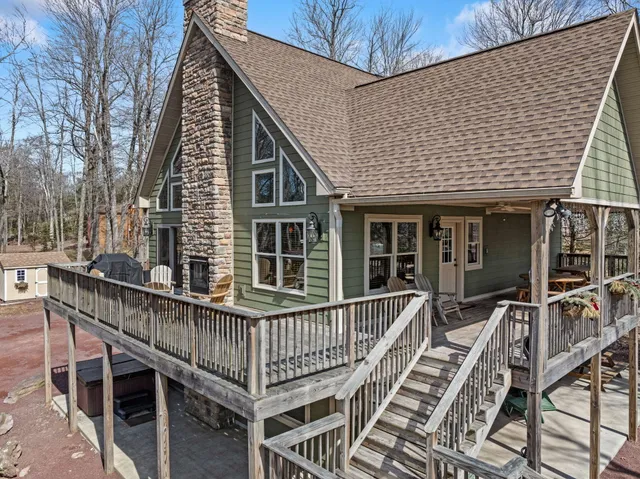 a sign that is on the side of the road