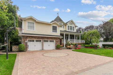 $1,975,000 | 3 St Lawrence Place, Jericho, NY 11753