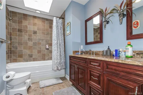 $1,975,000 | 3 St Lawrence Place, Jericho, NY 11753