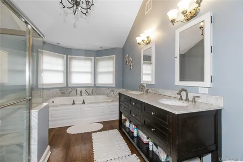 $1,975,000 | 3 St Lawrence Place, Jericho, NY 11753