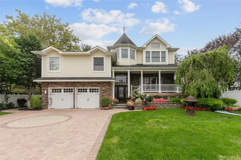$1,975,000 | 3 St Lawrence Place, Jericho, NY 11753