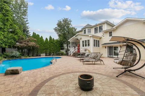 $1,975,000 | 3 St Lawrence Place, Jericho, NY 11753