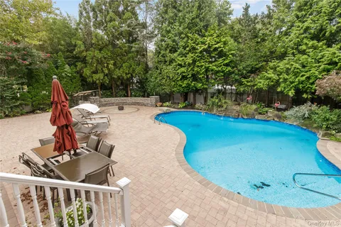 $1,975,000 | 3 St Lawrence Place, Jericho, NY 11753